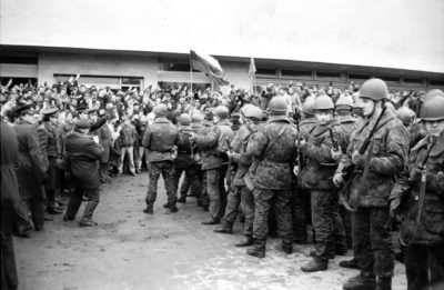 Singing Lithuanian civilian defenders flash victory signs at Soviet soldiers preparing to occupy the Vilnius Press Center, January 11, 1991. Photo by Paulius Lileikis. Courtesy of the Central State Archives of Lithuania, LCVA 0-1-8094.  Photo Credit: The Power of Song: Nonviolent National Culture in the Baltic Singing Revolution (Seattle and Copenhagen: University of Washington Press and Museum Tusculanum Press, 2014), p. 301.