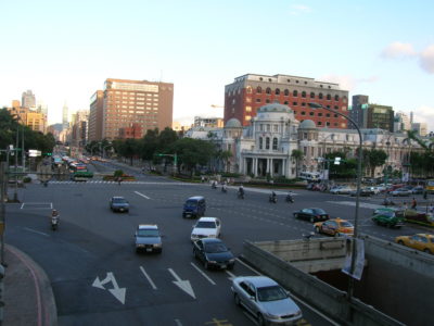 Zhongxiao Road and Zhongshan Road intersection in Taipei City, Taiwan. (Source: Bigmorr/Wikimedia Commons)