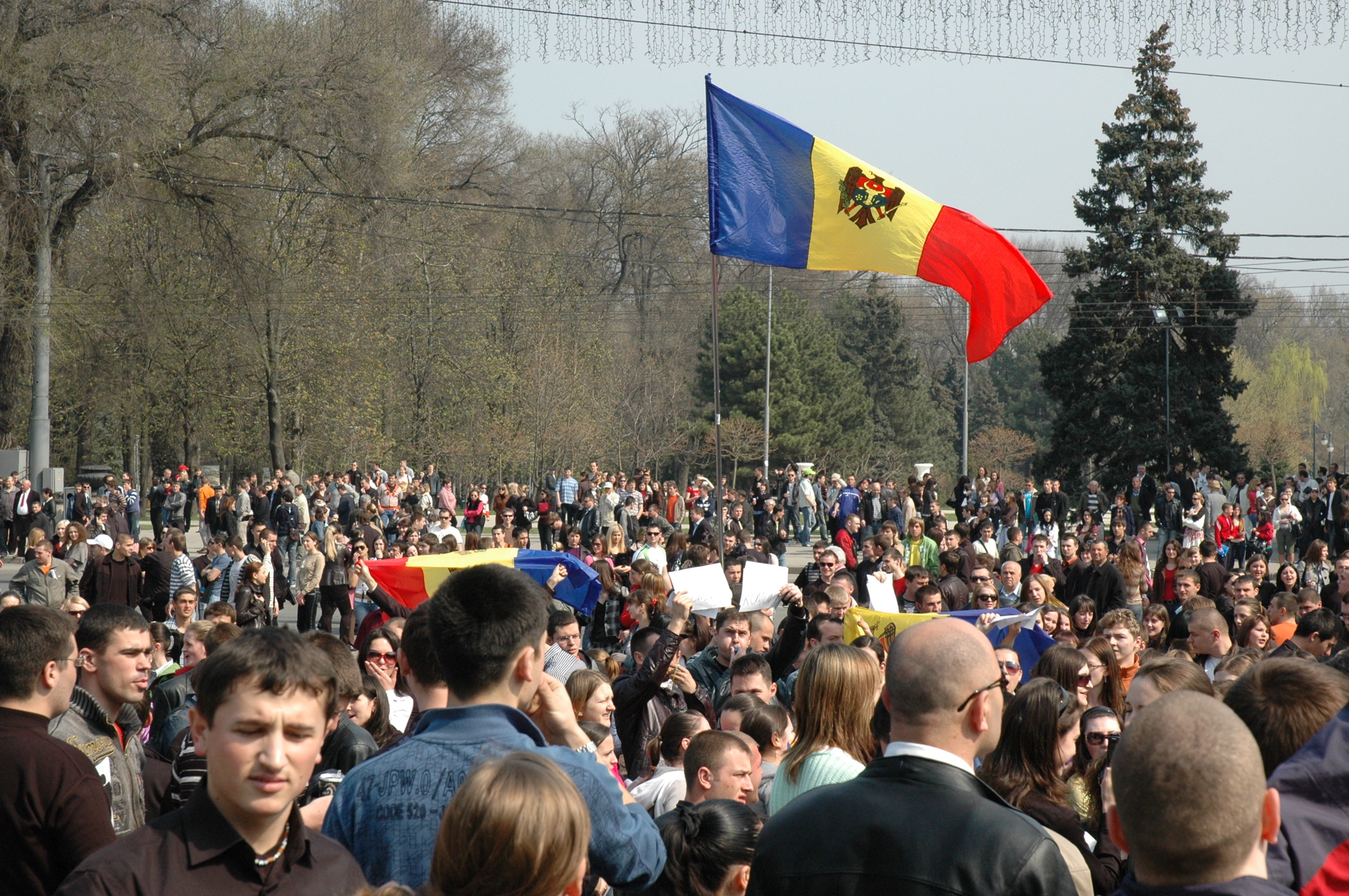 Moldova Between Scylla and Charybdis: Foreign Threats and Domestic Issues