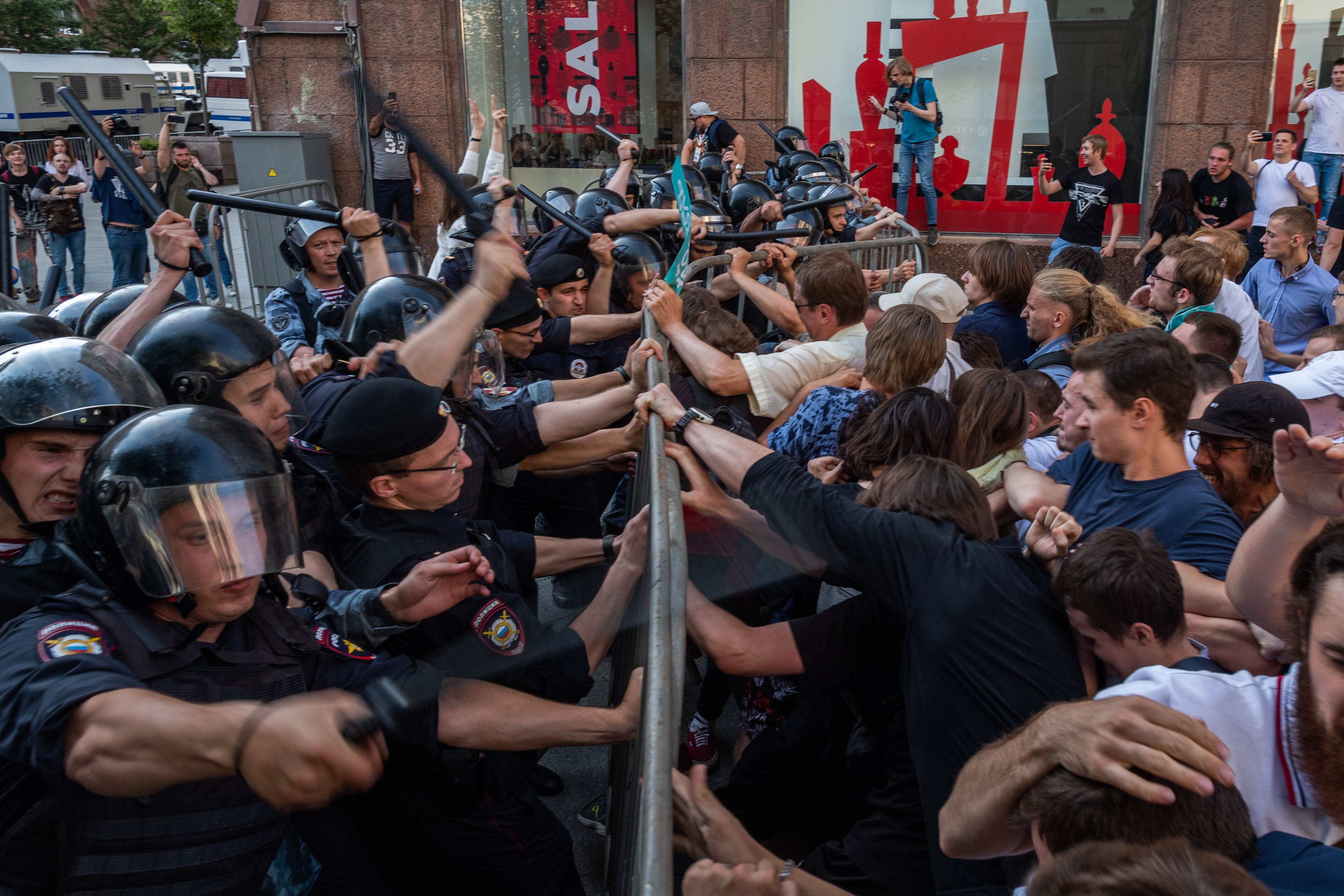 Москва против власти